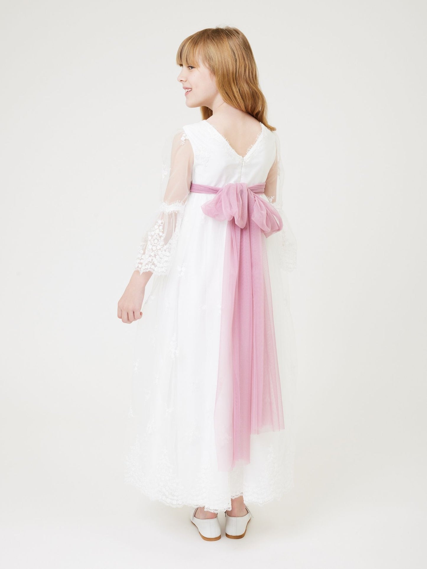Langes Kleid aus bestickter Tüllspitze