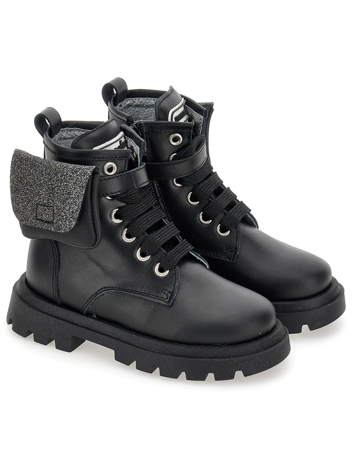 Leather ankle boots with pocket